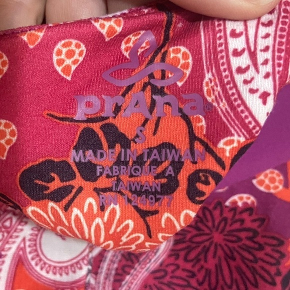 Prana LIKE NEW multi color paisley print athletic dress w/ built in bra size S - Picture 3 of 6